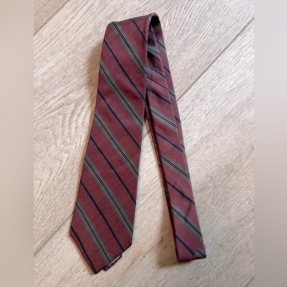 Vintage CHRISTIAN DIOR Tie, 100% Silk, Paris New York, Burgundy-Navy Striped - Picture 2 of 3